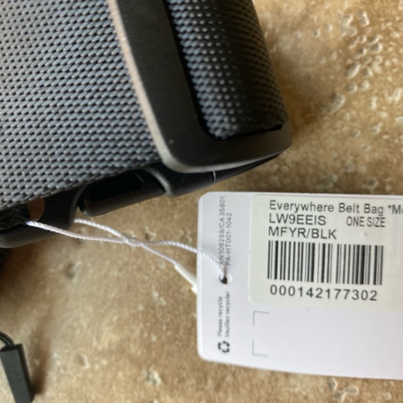 *SOLD** NWT Lululemon Everywhere Belt Bag Motif - Picture 6 of 7